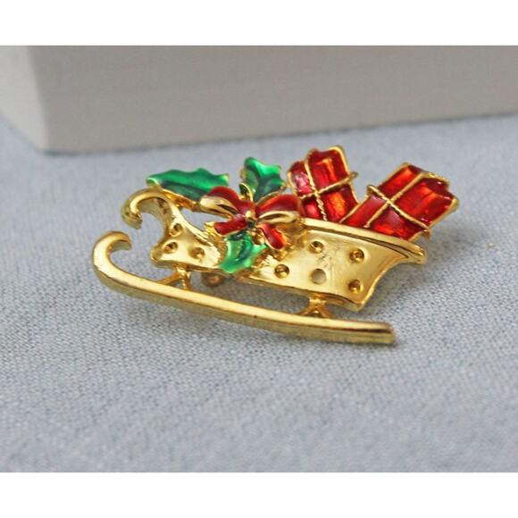 Small Gold Tone Christmas Sleigh Brooch Pin VP10 - Picture 2 of 4